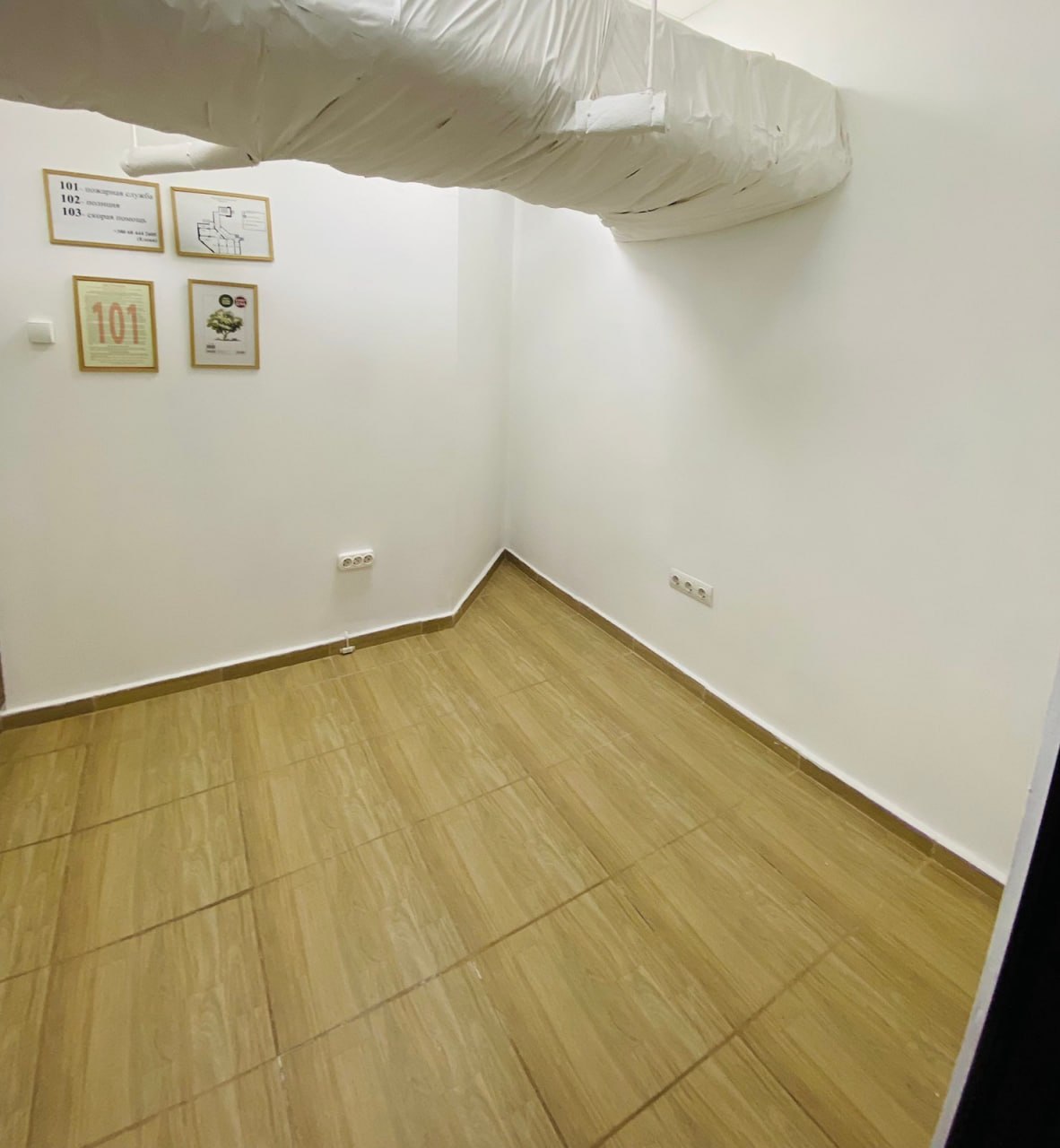 Кабінет 21 м² з трьома зонами та коморою — фото 1